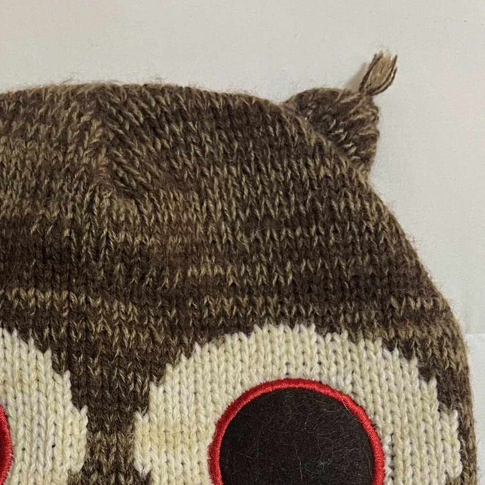 Adorable winger owl hat